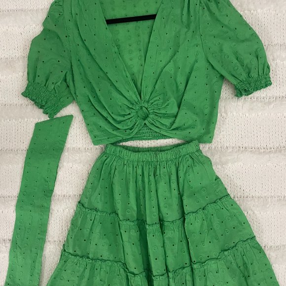Green two piece Set - Picture 2 of 2